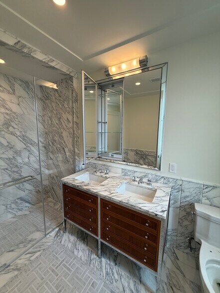 Bath 1 - 100 Claremont Ave