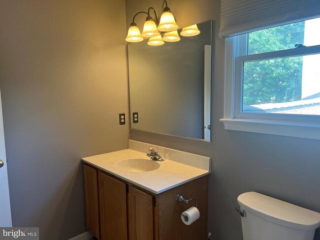 Building Photo - 3576 Windridge Dr