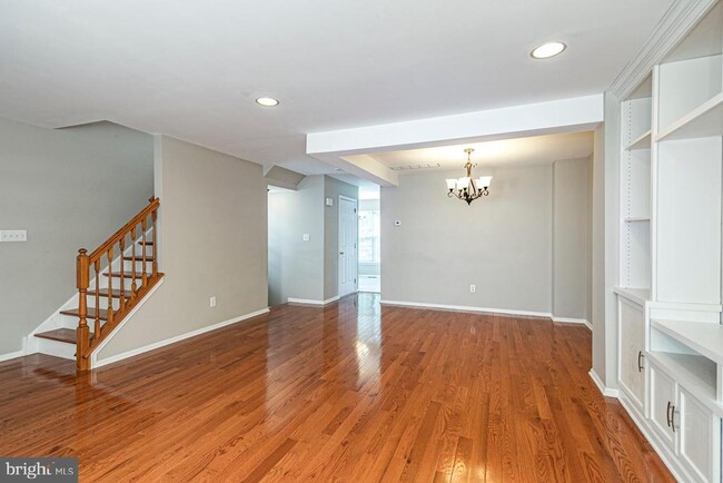 Building Photo - 212 William Livingston Ct