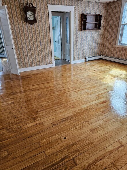 Primary Photo - 168 Linden St