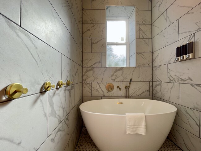 Soaking tub/shower room - 14 N Francisco Ave