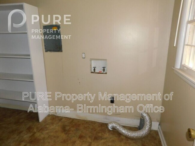 Building Photo - 117 22nd Ave NE