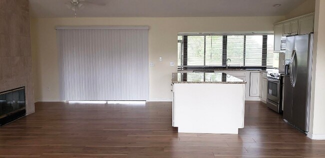 Building Photo - 607 SW Lucero Dr