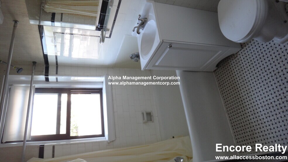 Building Photo - 349 Pleasant St