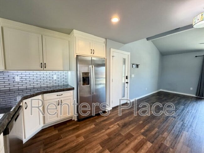 Building Photo - 624 S Quincy Ave