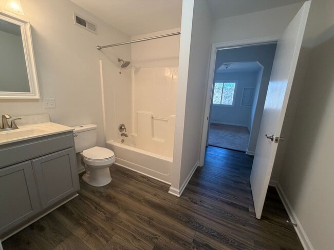 Building Photo - 114 Harvest Dr