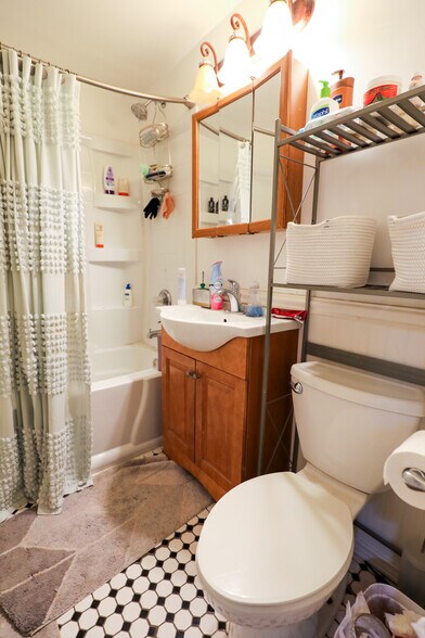 Building Photo - 315 Saint Paul St