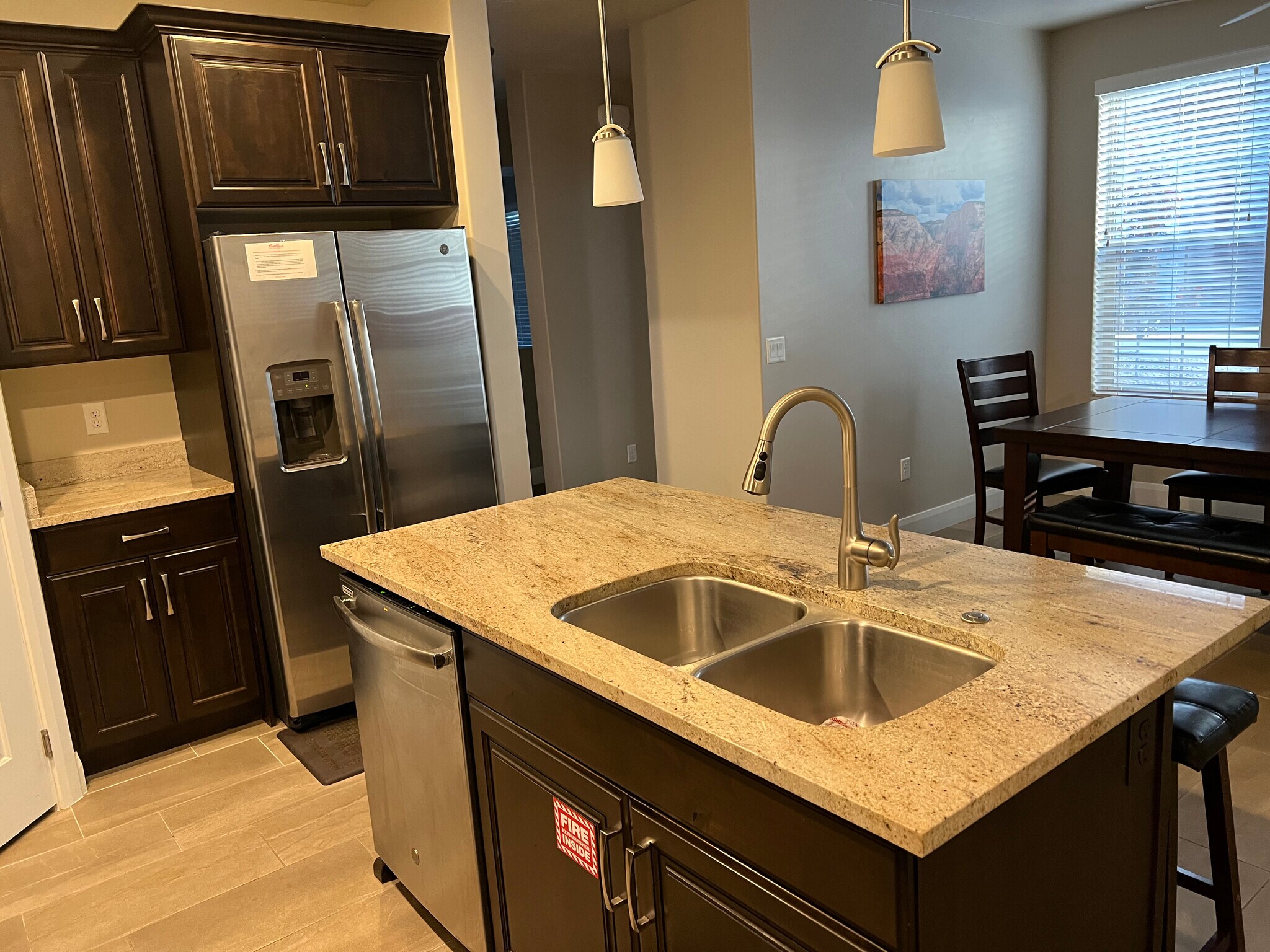 Building Photo - 1911 E Fiesta Ln