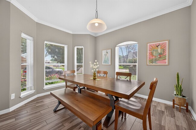 Building Photo - 5310 Holly View Dr