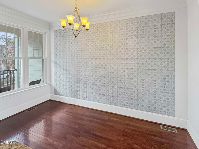 Building Photo - 184 Finsbury St