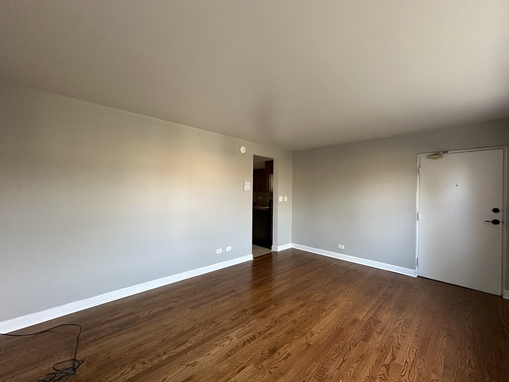 Building Photo - 7626.5 N Milwaukee Ave