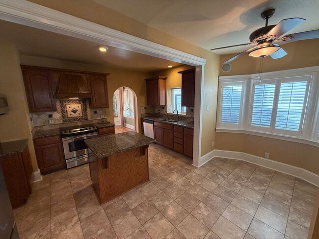 Building Photo - East Sacramento Home | 3 bedroom / 2 bathroom |1 bedroom 1 bath ADU | Available Now!