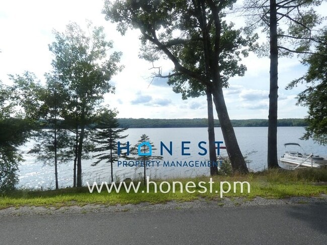 Building Photo - 523 Memorial Dr