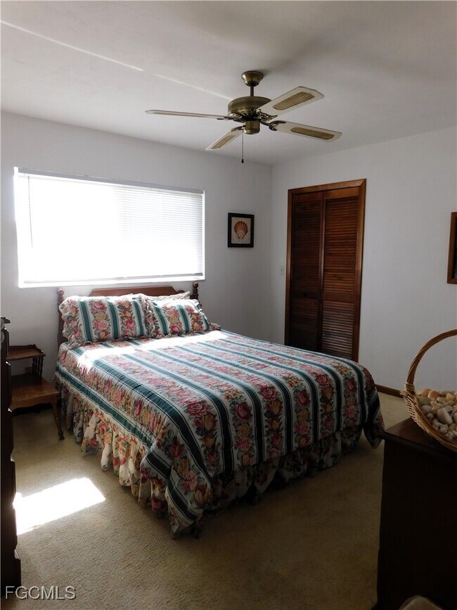 Building Photo - 904 SE 18th St