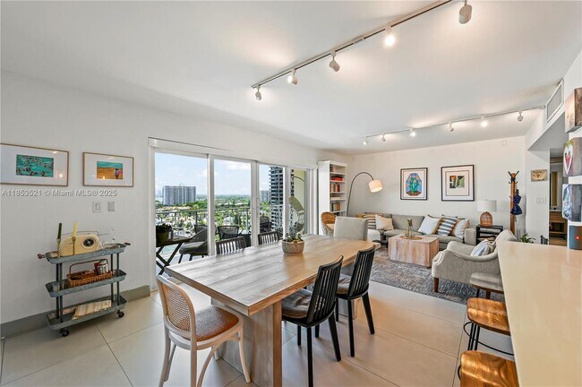 Building Photo - 11111 Biscayne Blvd