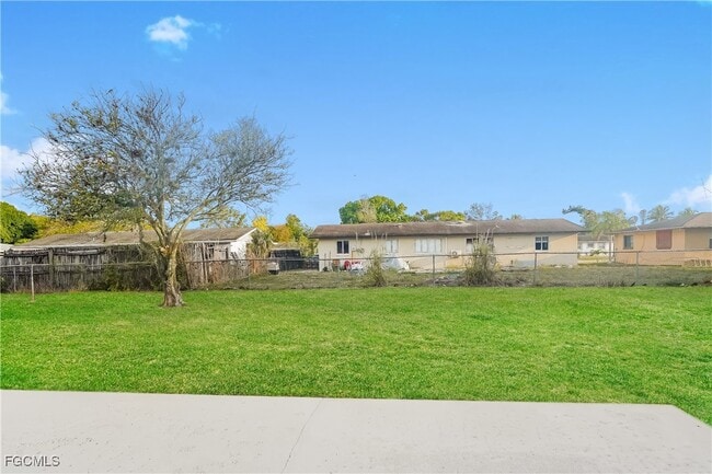 Building Photo - 19 Kingsman Cir