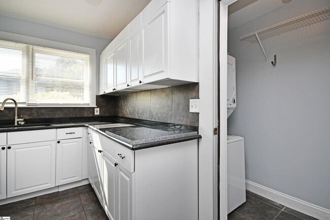 Building Photo - 204 Parkins Mill Rd