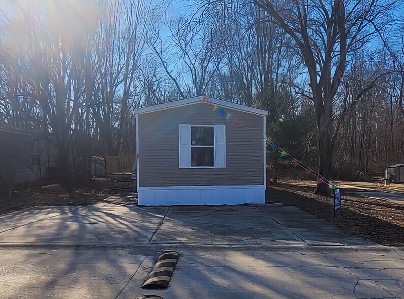 Building Photo - 85 Deerwood Park