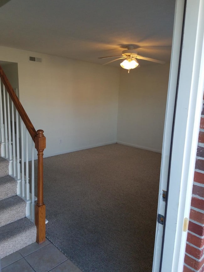 Building Photo - Broadway Townhomes
