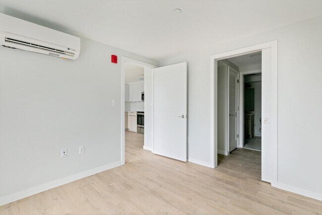 Building Photo - 16 Soden St