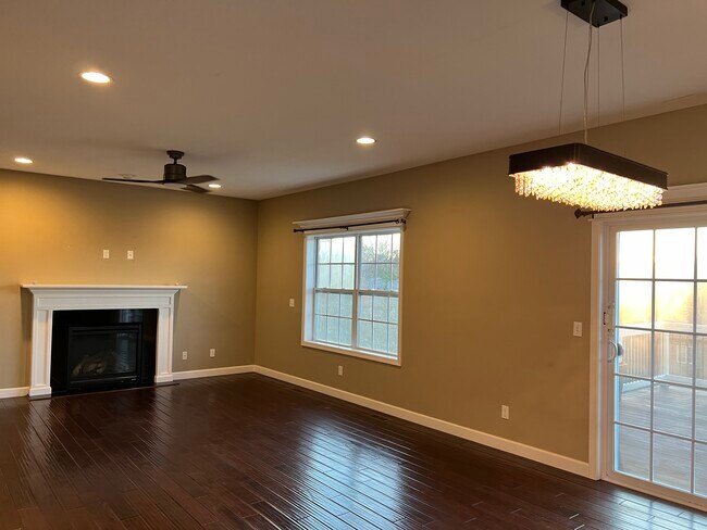 Building Photo - 6727 N White Fir Dr