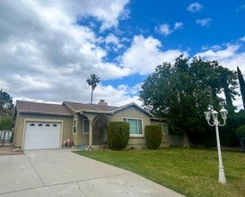 Building Photo - 359 Santa Rita Pl