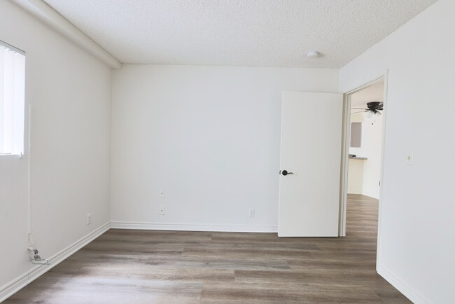 Building Photo - 2928 Leeward Ave