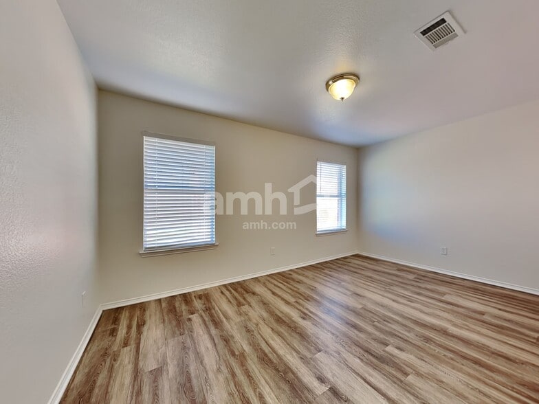 Building Photo - 333 Rock Hill Dr