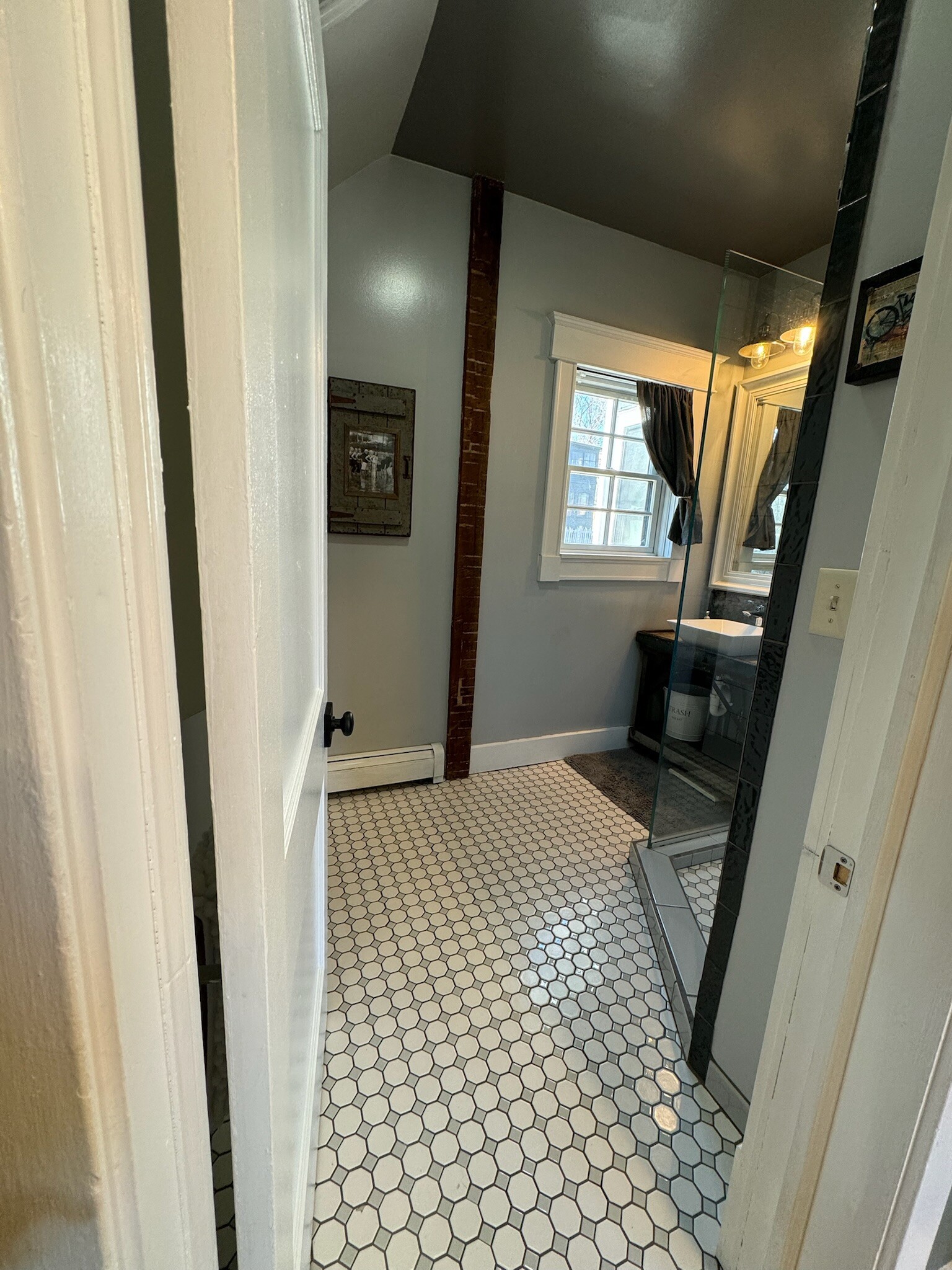 Building Photo - 204 Cherry St W