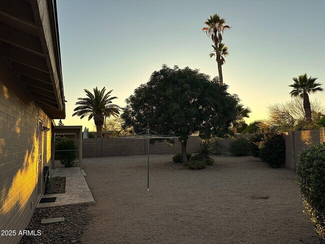 Building Photo - 3625 E Garden Dr