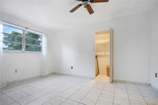 Building Photo - 7925 Carlyle Ave