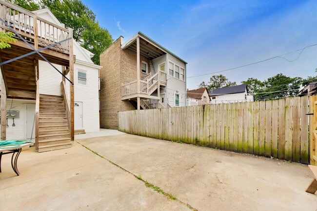 Building Photo - 4614 N Springfield Ave
