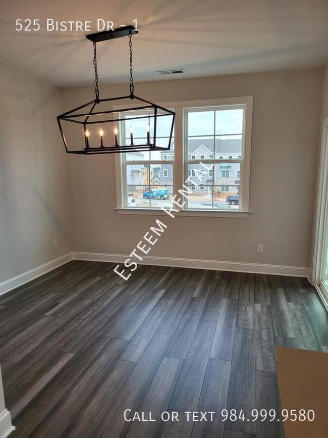 Building Photo - 525 Bistre Dr