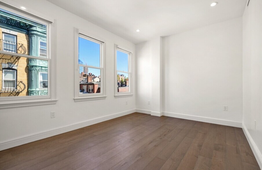 Building Photo - 537 Boylston St