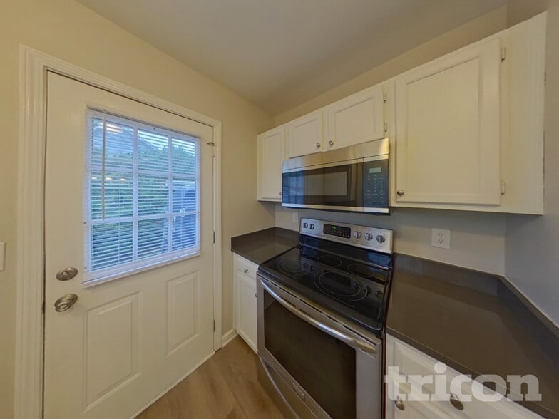 Building Photo - 140 Diamond Dr