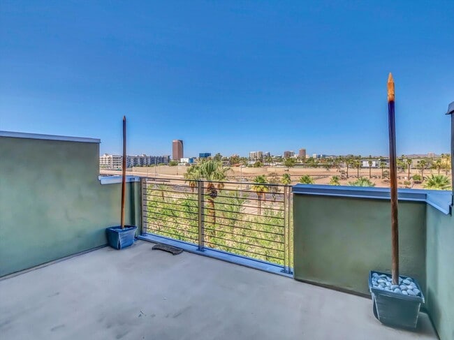Building Photo - Beautiful Property with Contemporary Flair
