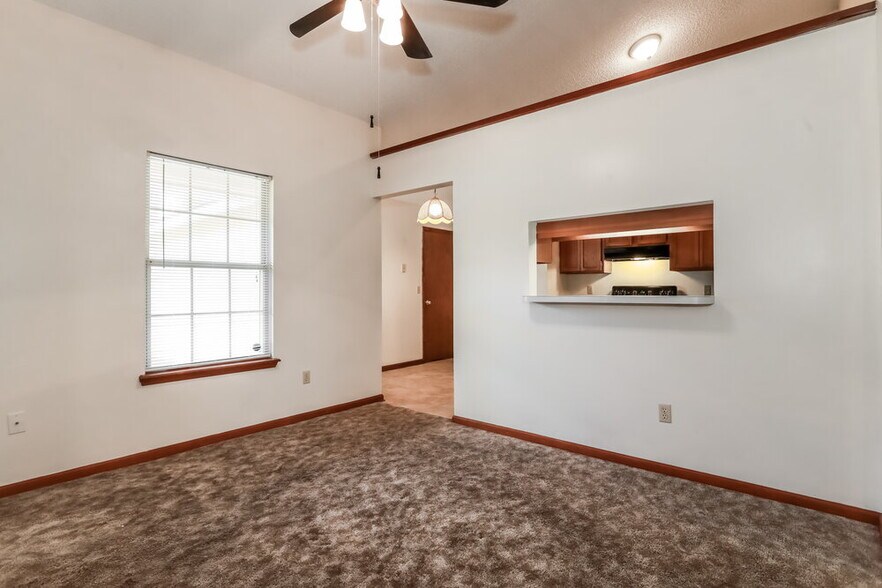 Building Photo - 2115 Center Way