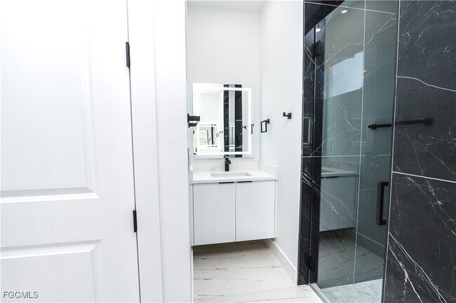 Building Photo - 903 NE 23rd St