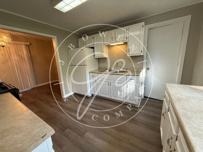 Building Photo - 3-Bedroom South Toledo Home with 2 Full Ba...