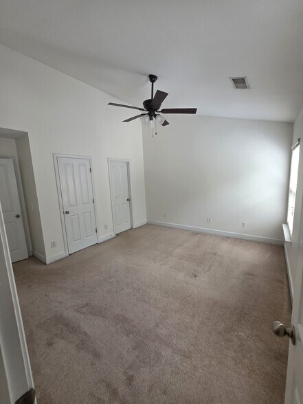 Building Photo - 7025 Sunnywood Dr