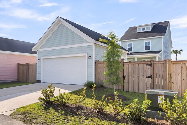 Building Photo - Beautiful 3 Bedrooms, 3.5 Bathrooms Home i...