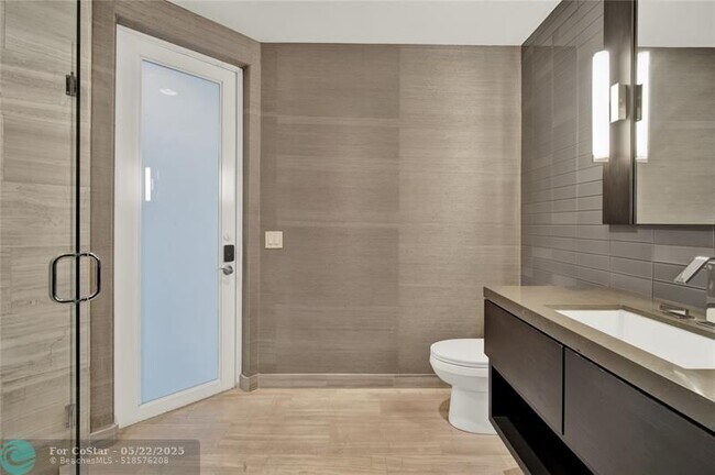 Building Photo - 425 N Ocean Blvd