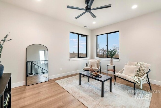 Building Photo - 547 Cyn Fls Dr