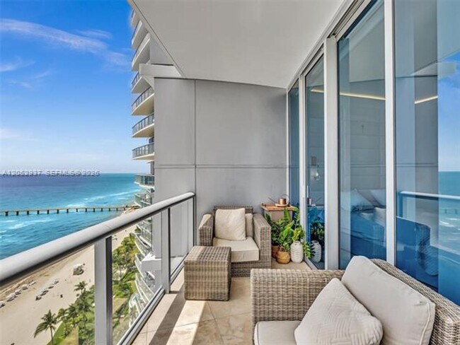 Building Photo - 17001 Collins Ave
