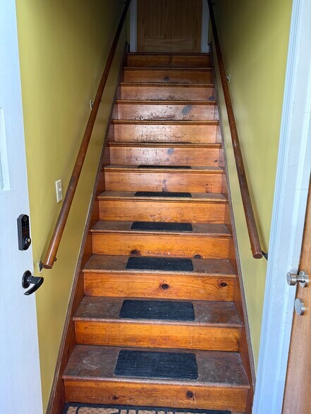 Building Photo - 214 Columbia St