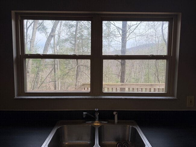 Building Photo - East AVL - Ready now! Big Basement!