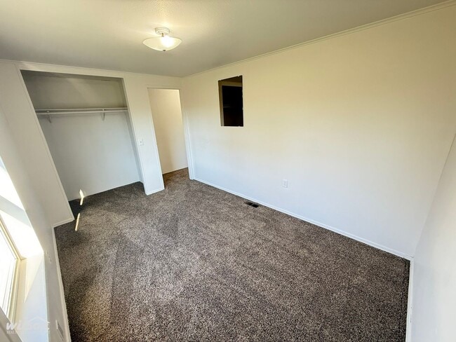 Building Photo - Spacious 3 Bed / 2 Bath Country Home on 1 Acre – Tieton, WA