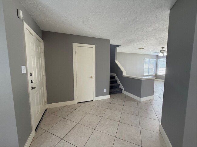 Building Photo - 10027 Farrell Dr