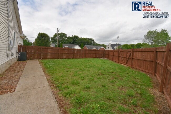 Building Photo - Adorable 3-bedroom home in Murfreesboro on a corner lot! Attached garage and washer and dryer hoo...