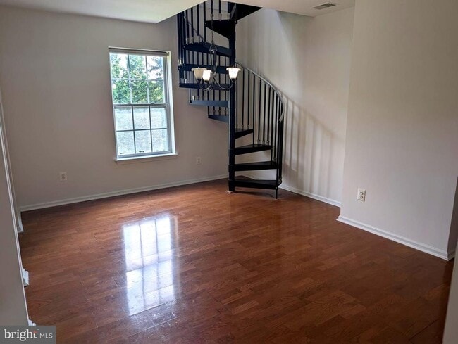 Building Photo - 204 River Birch Cir